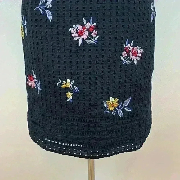 Ann Taylor Petite sheath dress. Black eyelet with floral embroidery. 6P - Picture 4 of 9